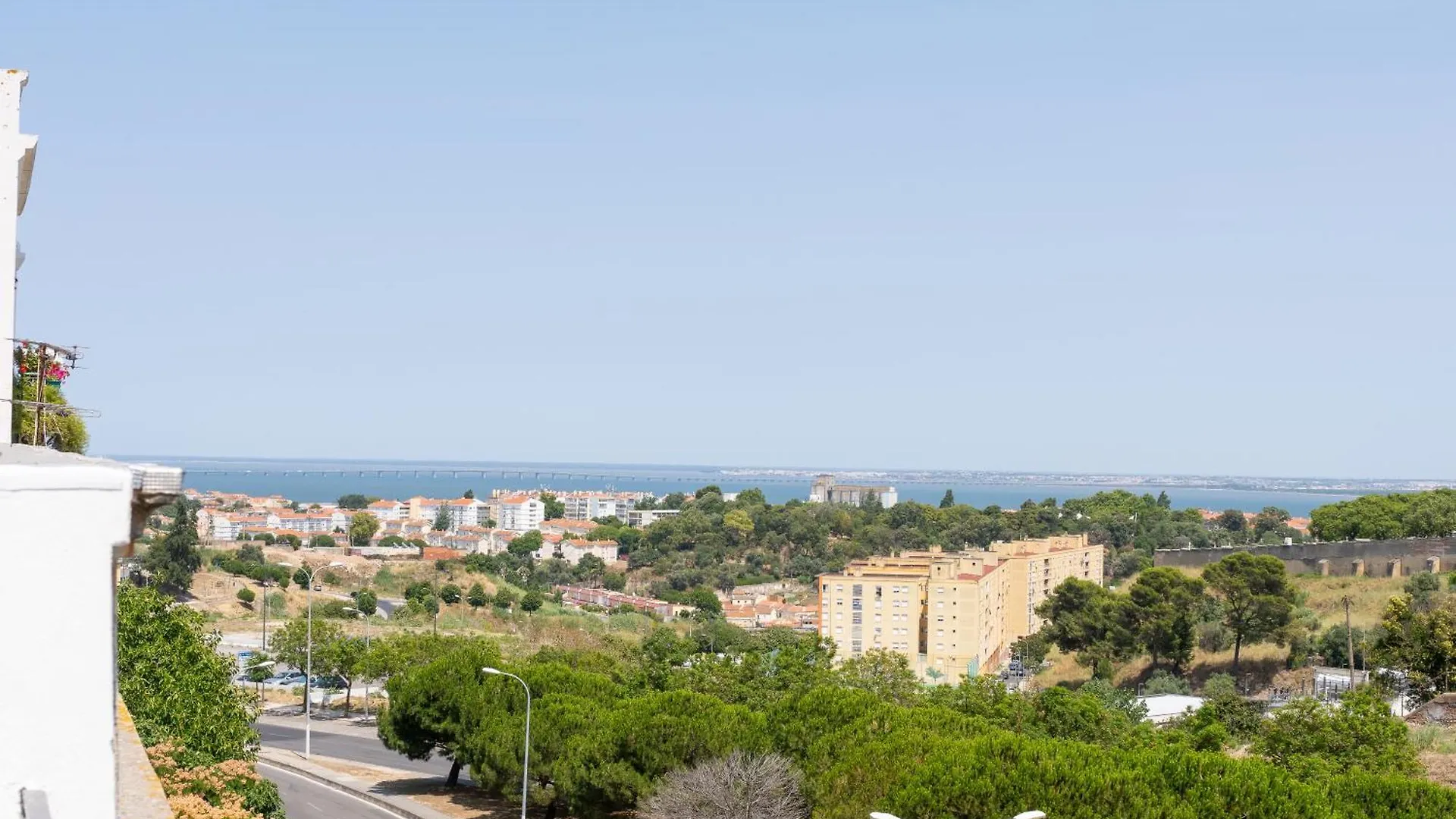 Sunny Lisbon Apartments By Soulplaces