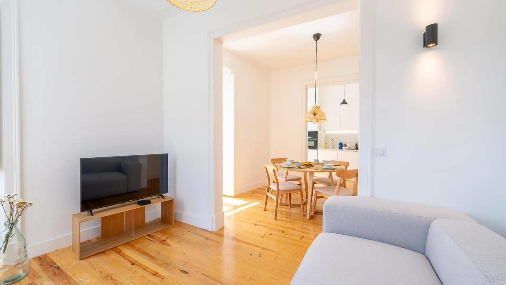 Sunny Lisbon Apartments By Soulplaces Portugal