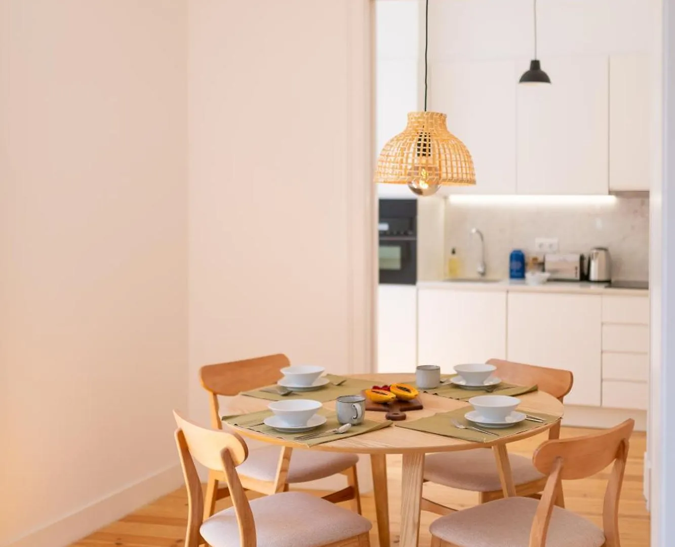 Sunny Lisbon Apartments By Soulplaces