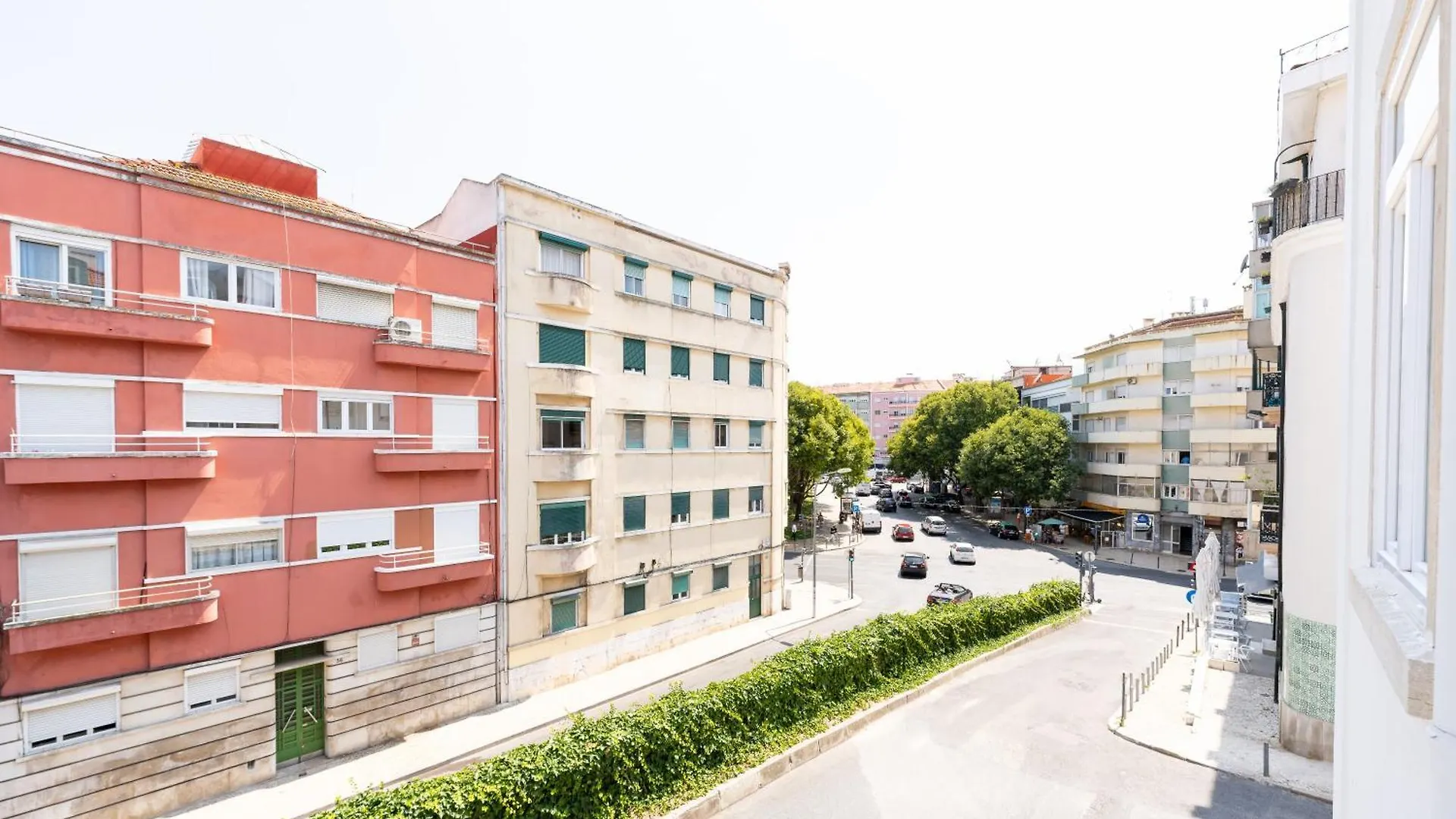 Sunny Lisbon Apartments By Soulplaces