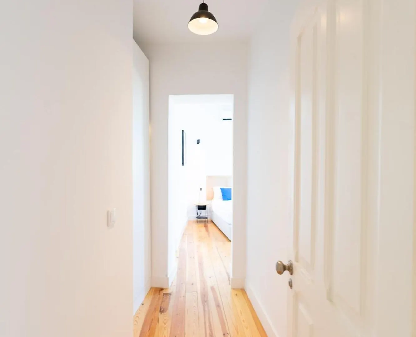 Sunny Lisbon Apartments By Soulplaces