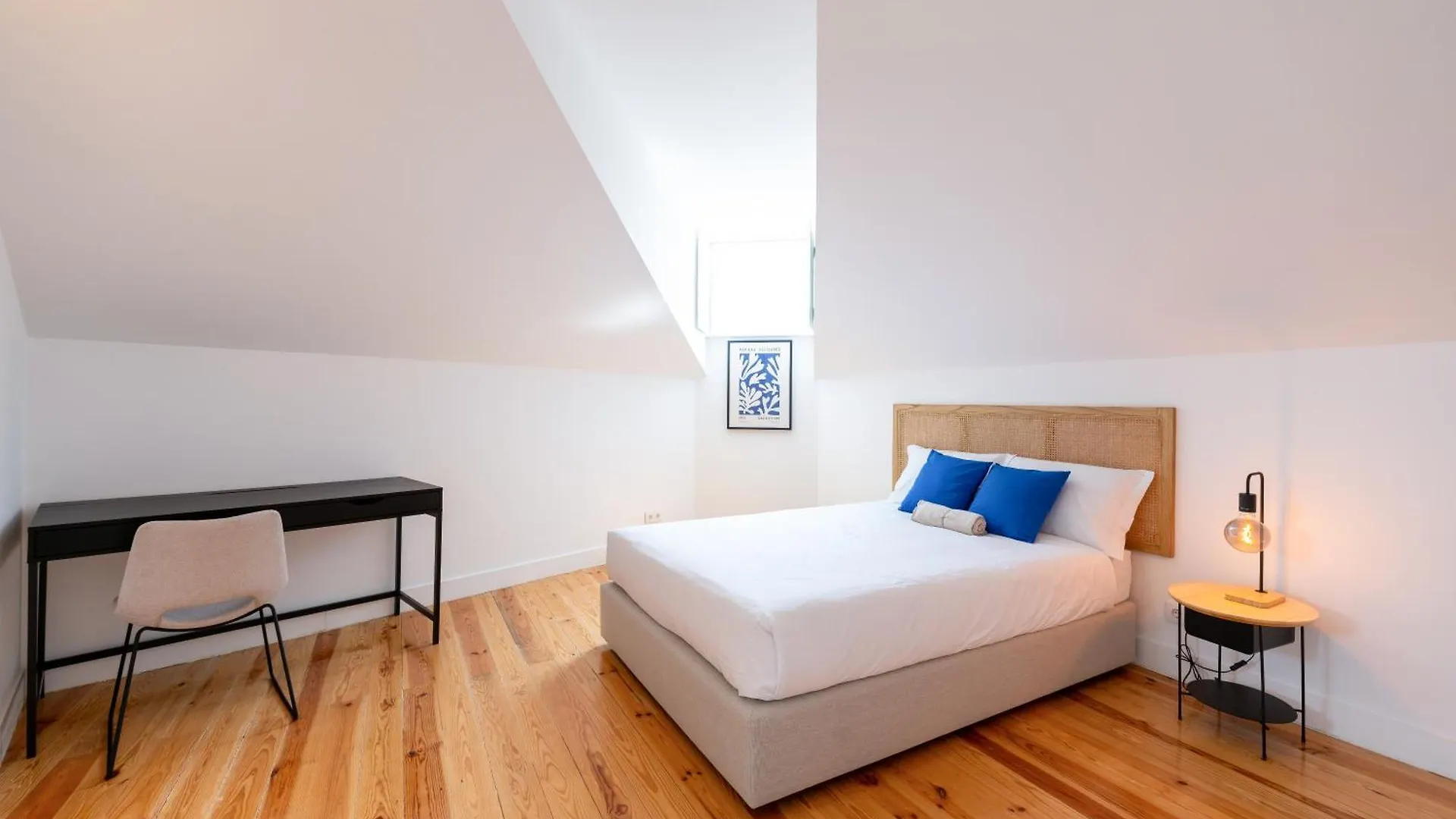 Sunny Lisbon Apartments By Soulplaces