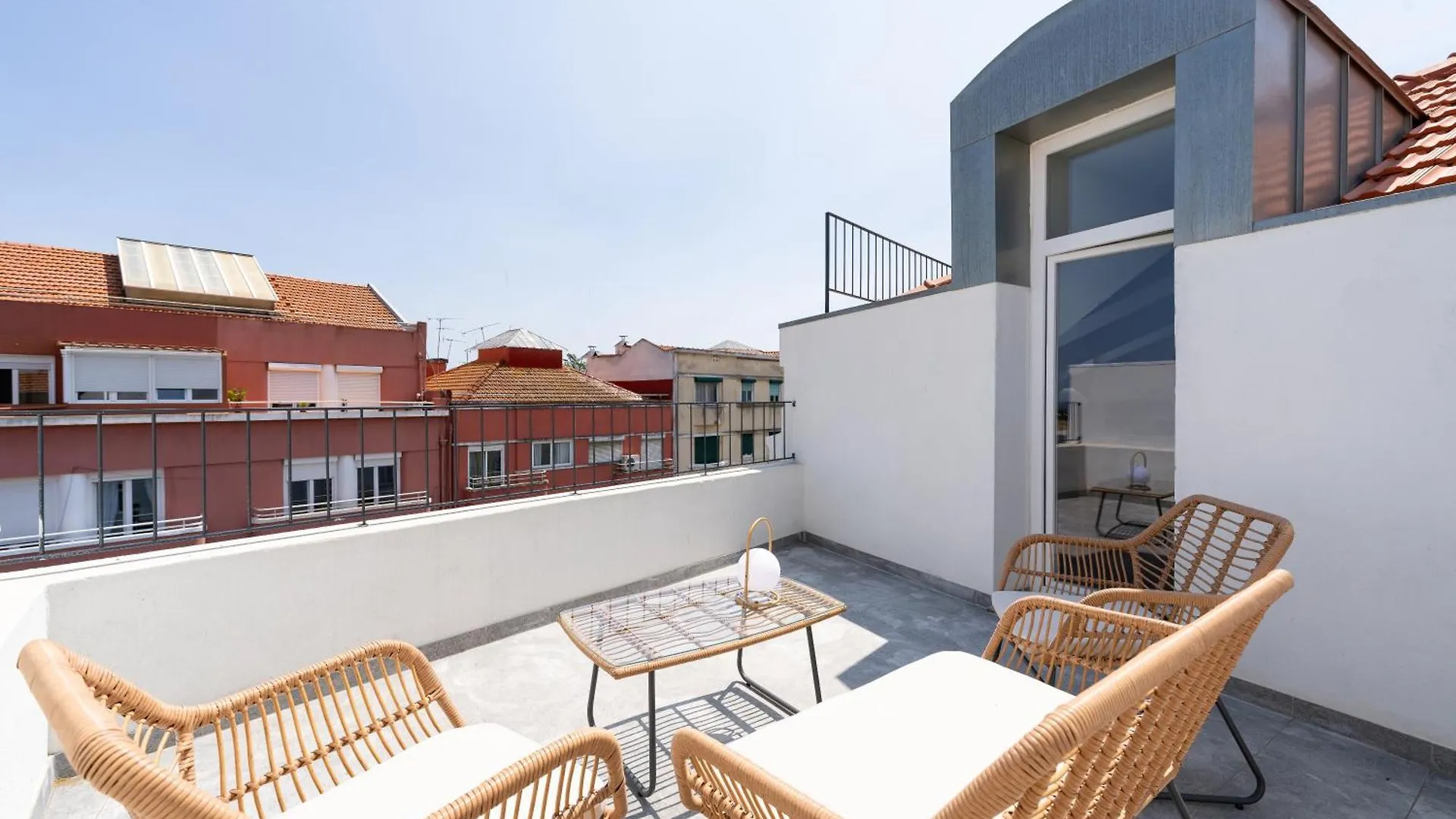 Sunny Lisbon Apartments By Soulplaces