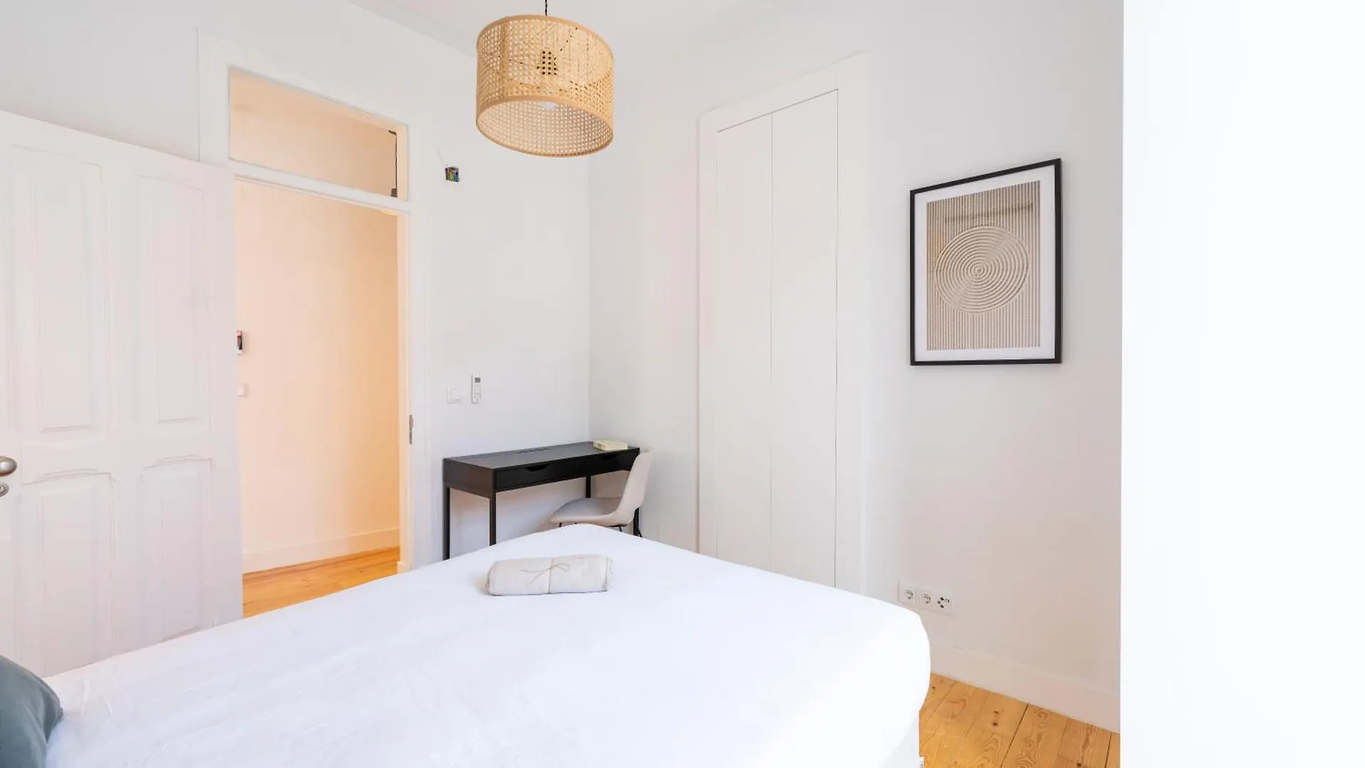 Sunny Lisbon Apartments By Soulplaces