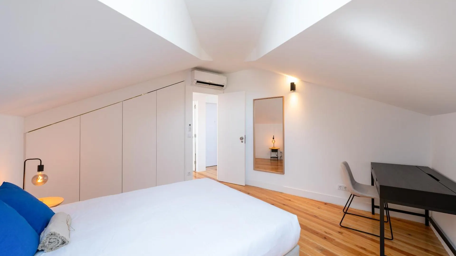 Sunny Lisbon Apartments By Soulplaces