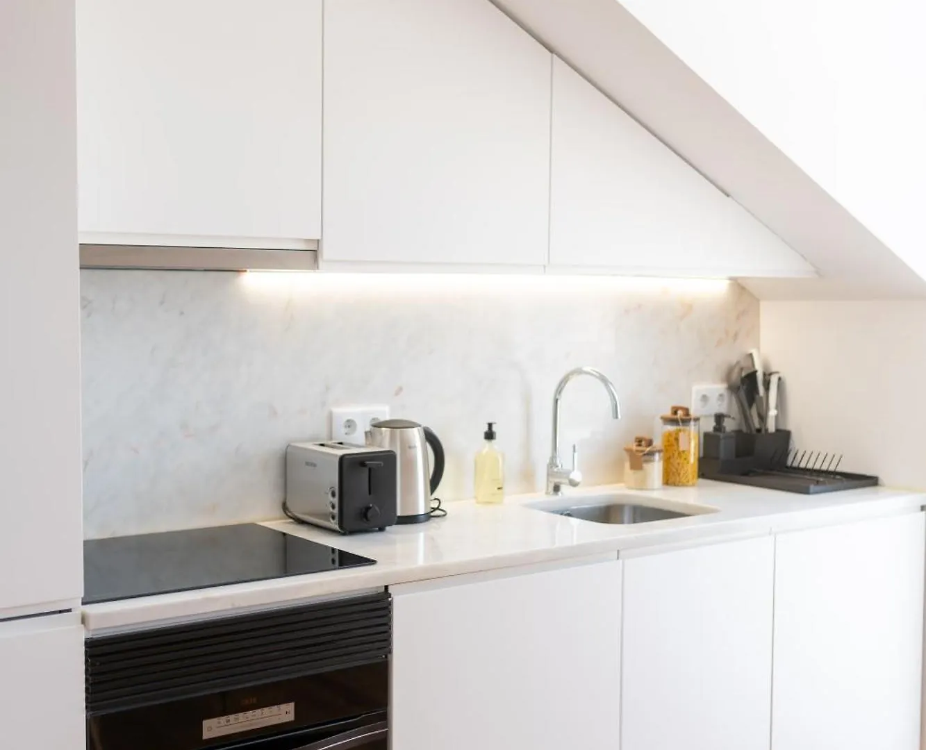 Sunny Lisbon Apartments By Soulplaces