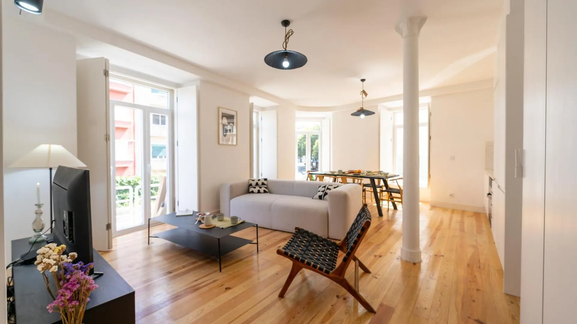 Sunny Lisbon Apartments By Soulplaces