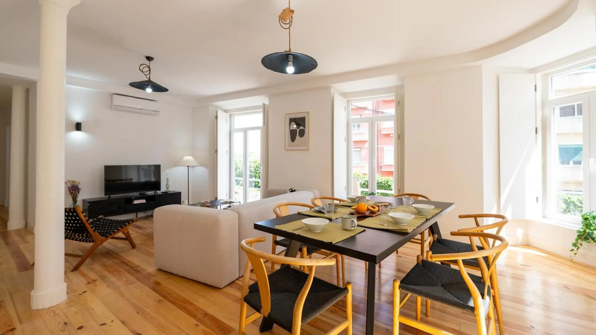 Sunny Lisbon Apartments By Soulplaces