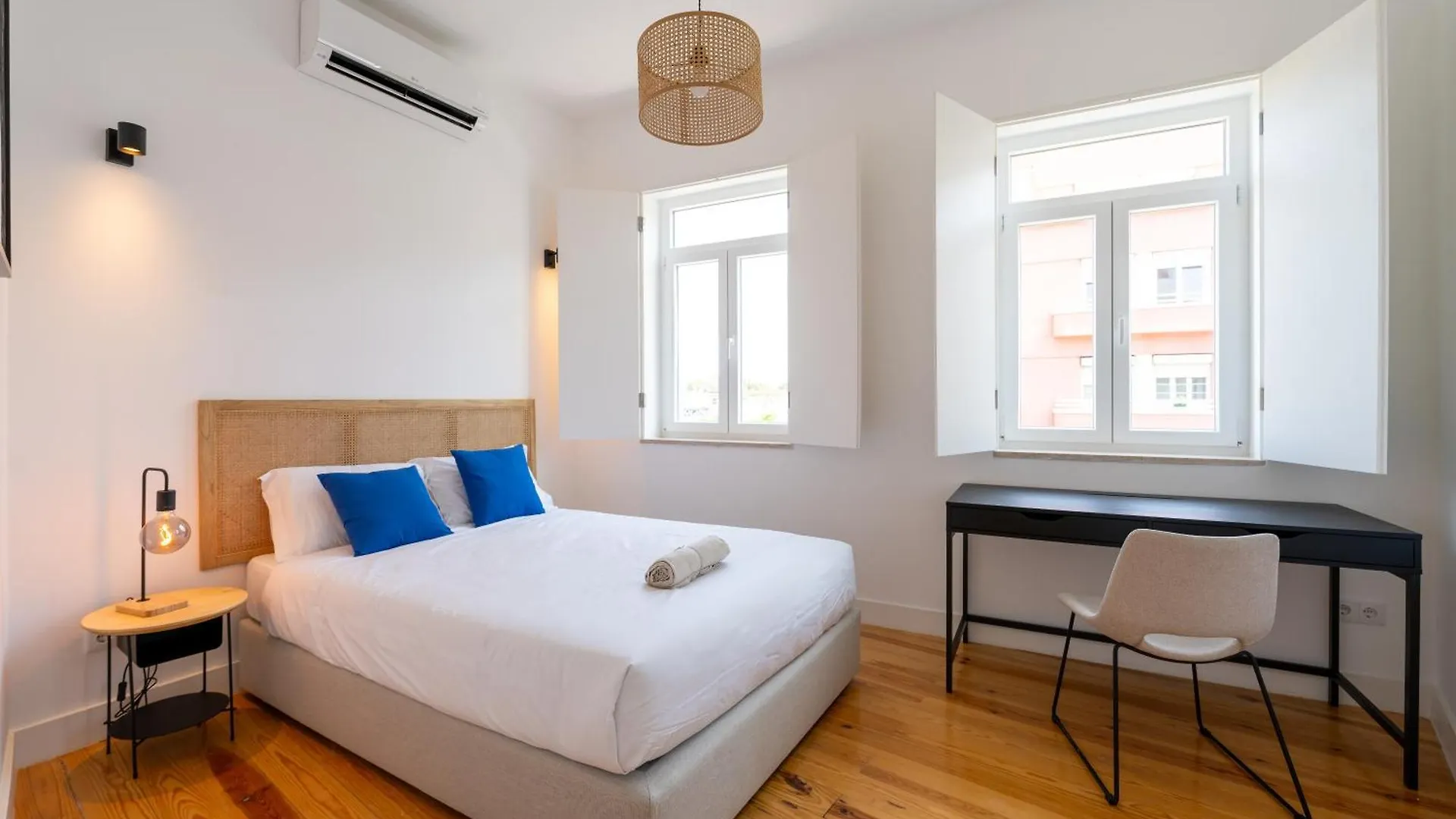 Sunny Lisbon Apartments By Soulplaces Portugal