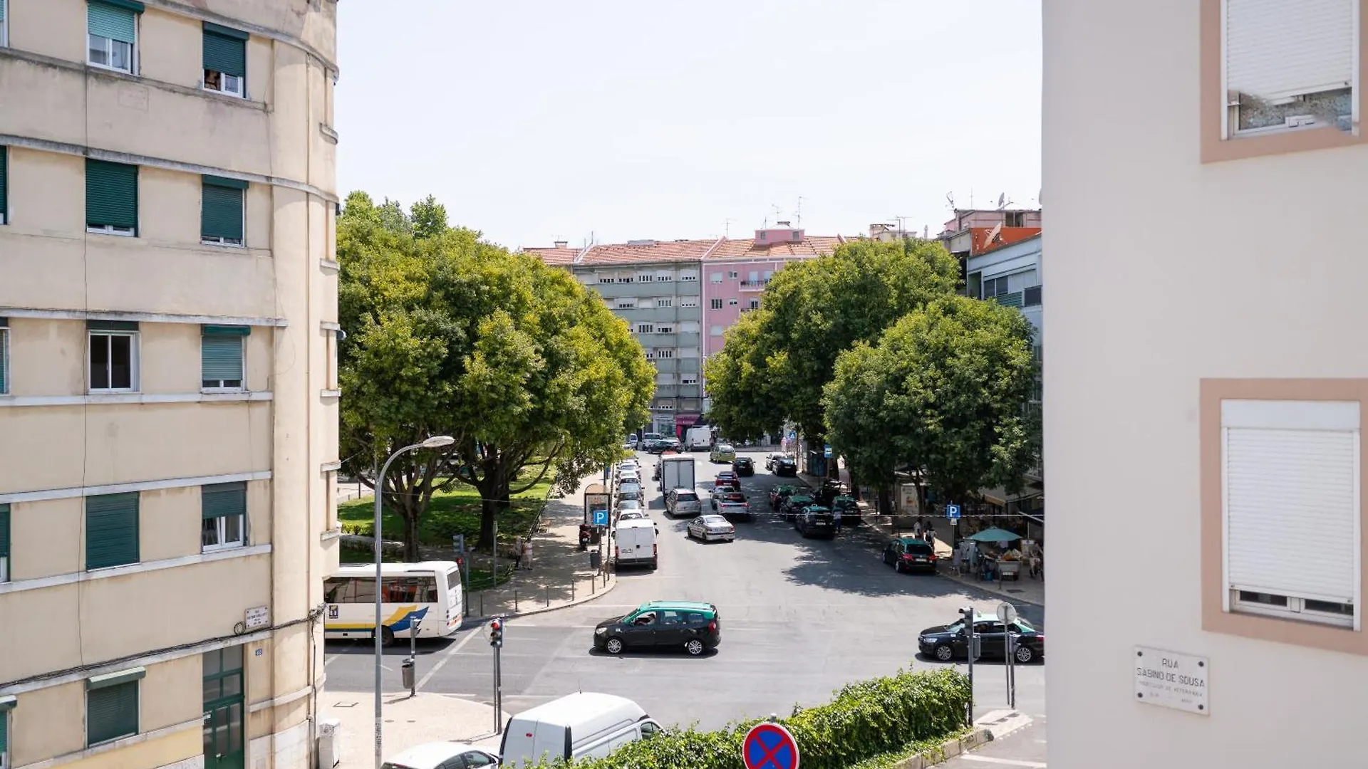 Sunny Lisbon Apartments By Soulplaces