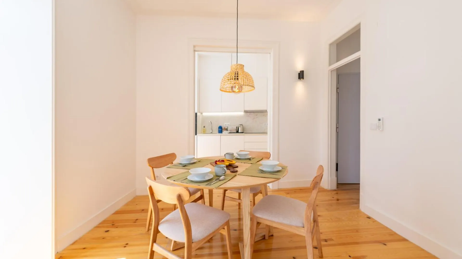 Sunny Lisbon Apartments By Soulplaces