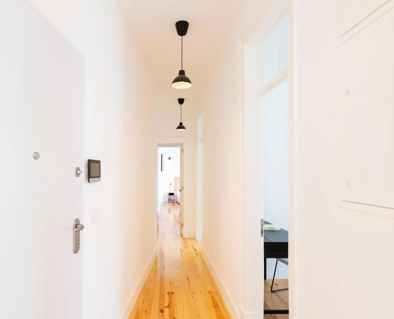 Sunny Lisbon Apartments By Soulplaces