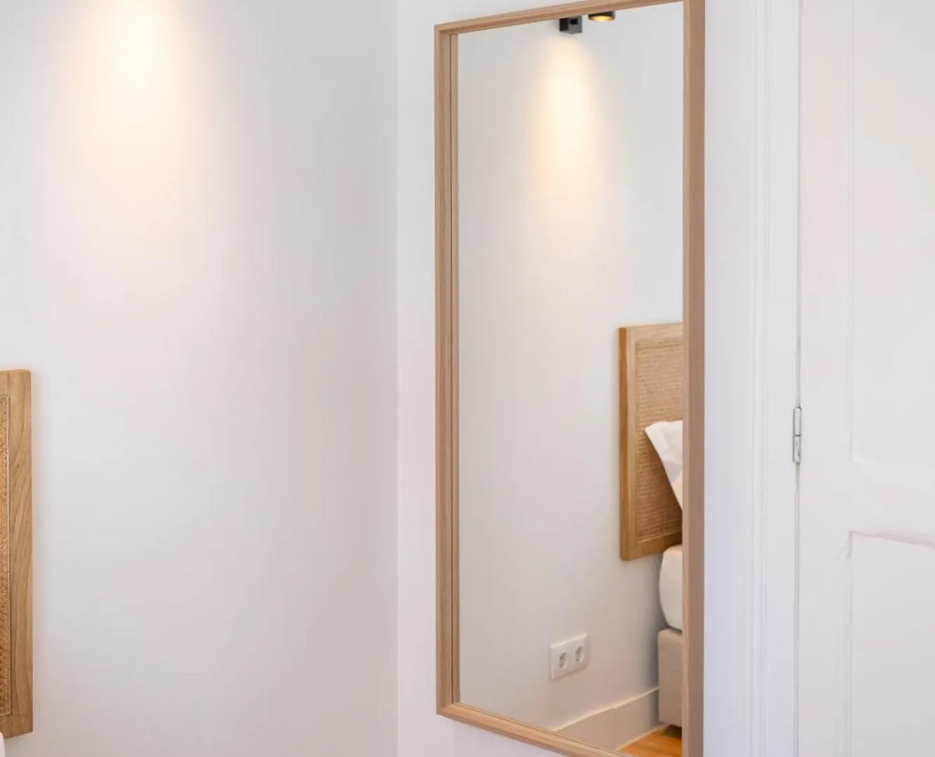 Sunny Lisbon Apartments By Soulplaces
