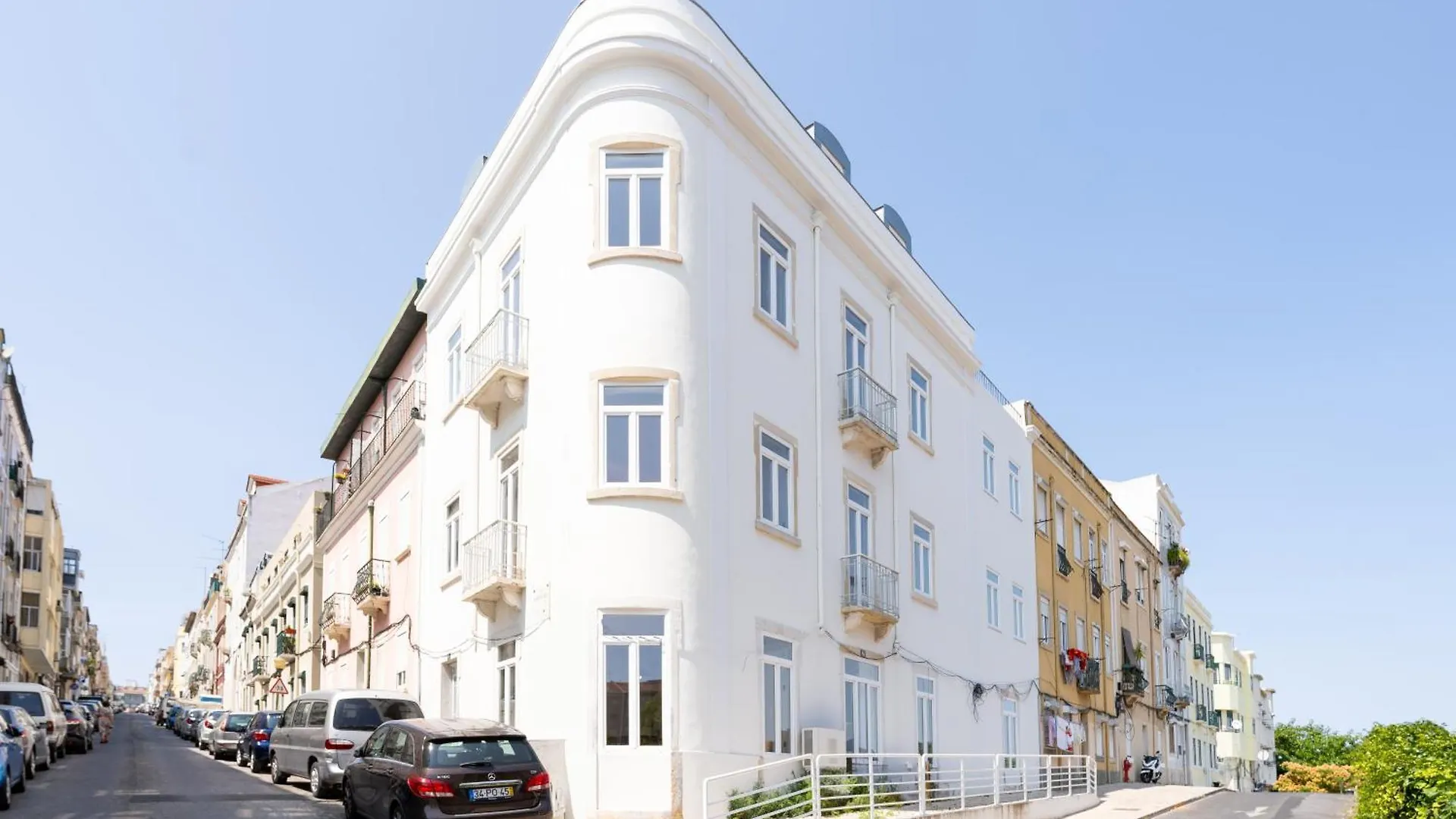 Sunny Lisbon Apartments By Soulplaces