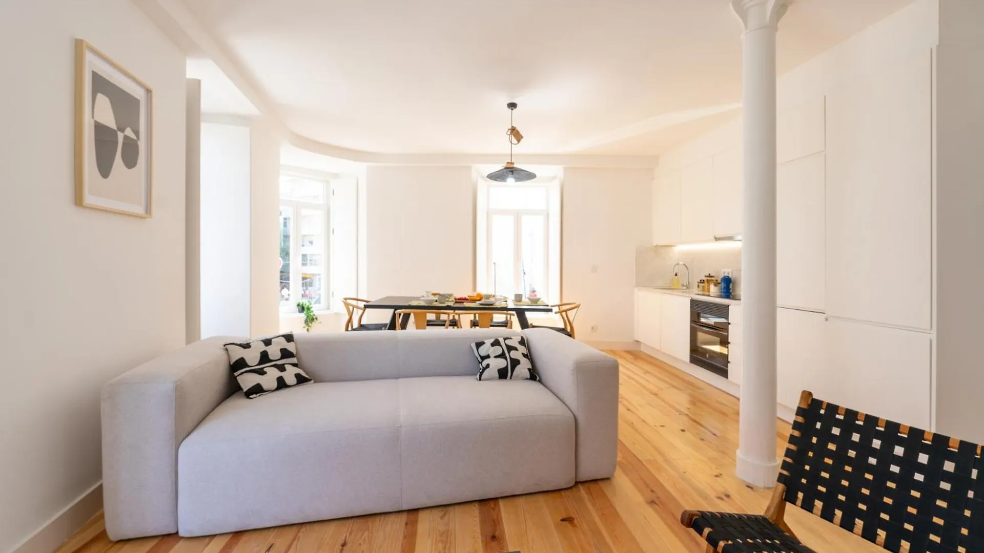 Sunny Lisbon Apartments By Soulplaces