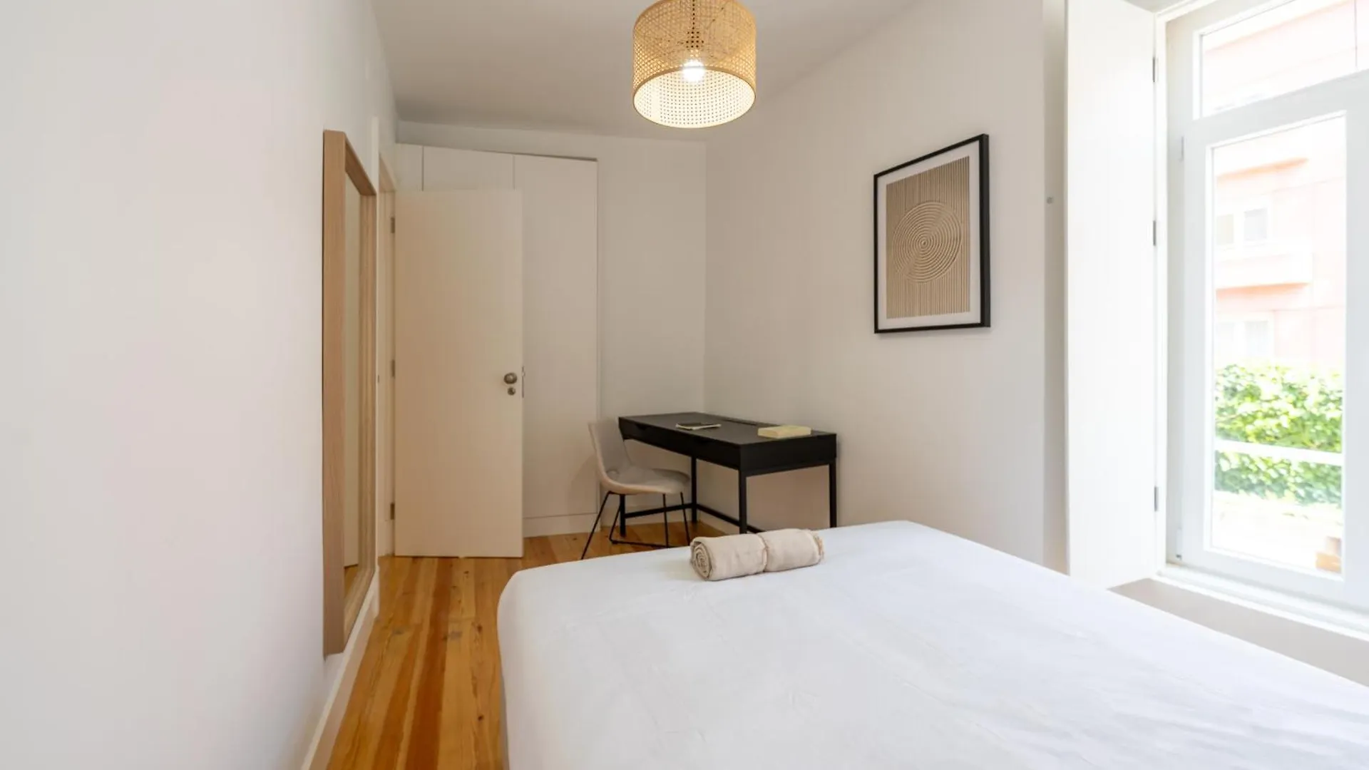 Sunny Lisbon Apartments By Soulplaces Portugal