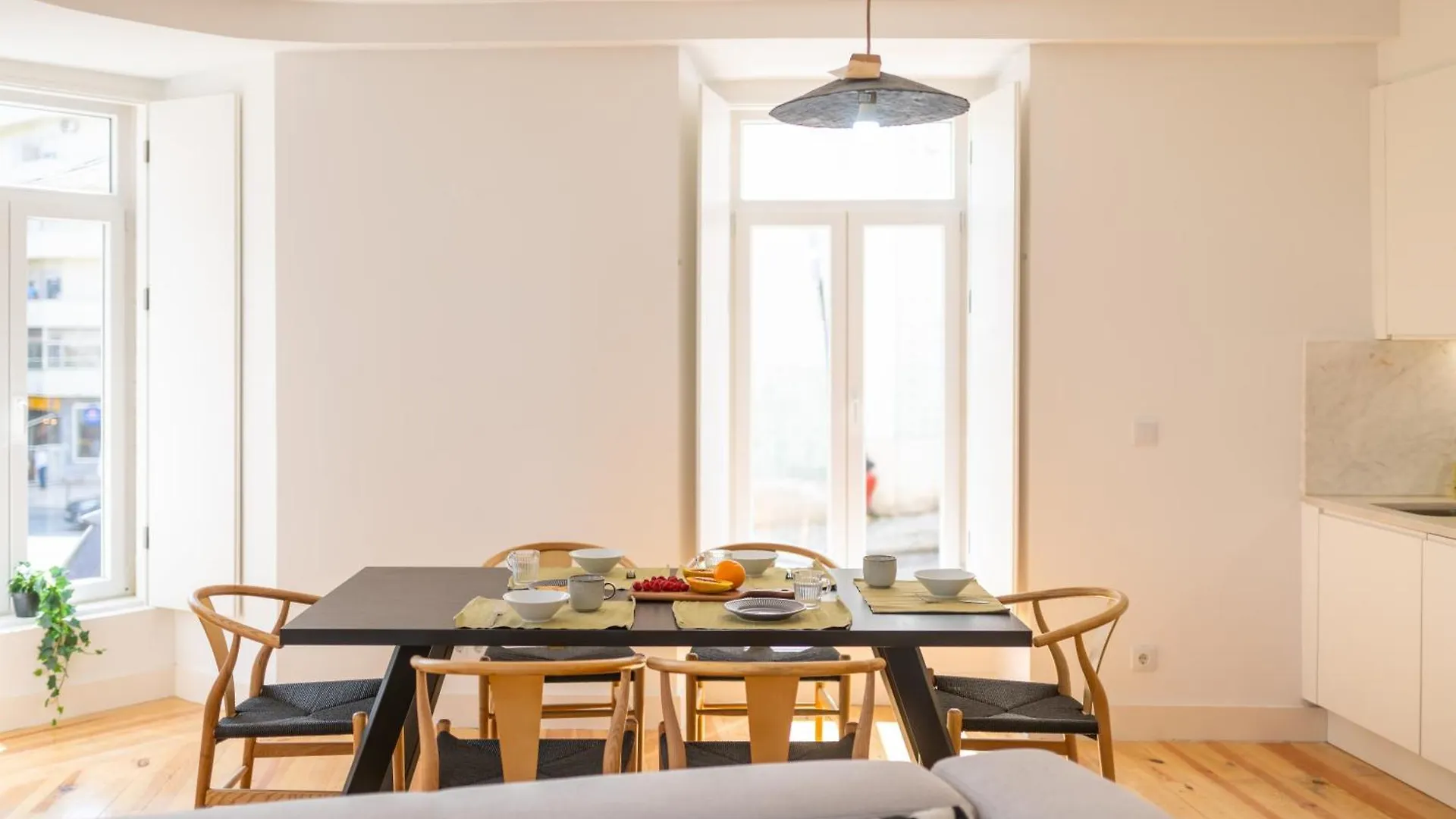 Sunny Lisbon Apartments By Soulplaces